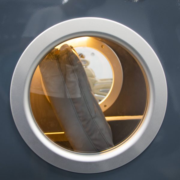 executive-hyperbaric-hard-chamber-window-view-scaled